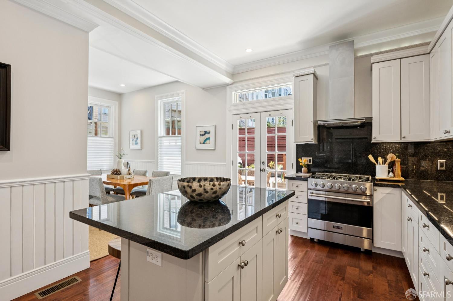 Detail Gallery Image 24 of 55 For 839 Cole St #839,  San Francisco,  CA 94117 - 2 Beds | 2 Baths