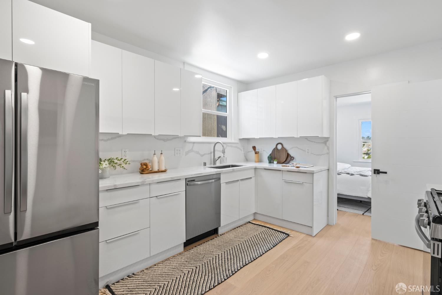 Detail Gallery Image 12 of 53 For 646 Paris St, San Francisco,  CA 94112 - 4 Beds | 2 Baths