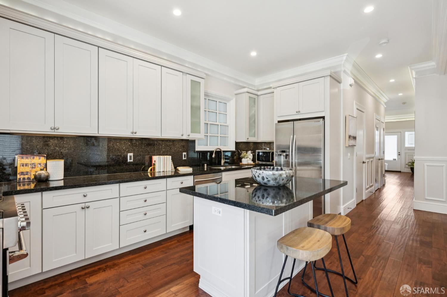 Detail Gallery Image 17 of 55 For 839 Cole St #839,  San Francisco,  CA 94117 - 2 Beds | 2 Baths