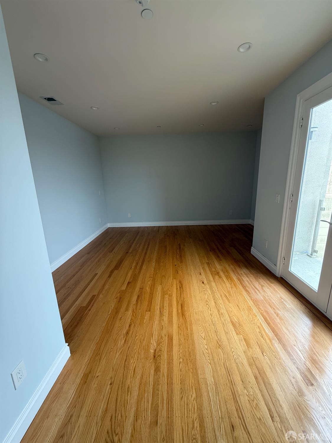 Detail Gallery Image 11 of 19 For 2 Byron Ct, San Francisco,  CA 94112 - 4 Beds | 3/1 Baths