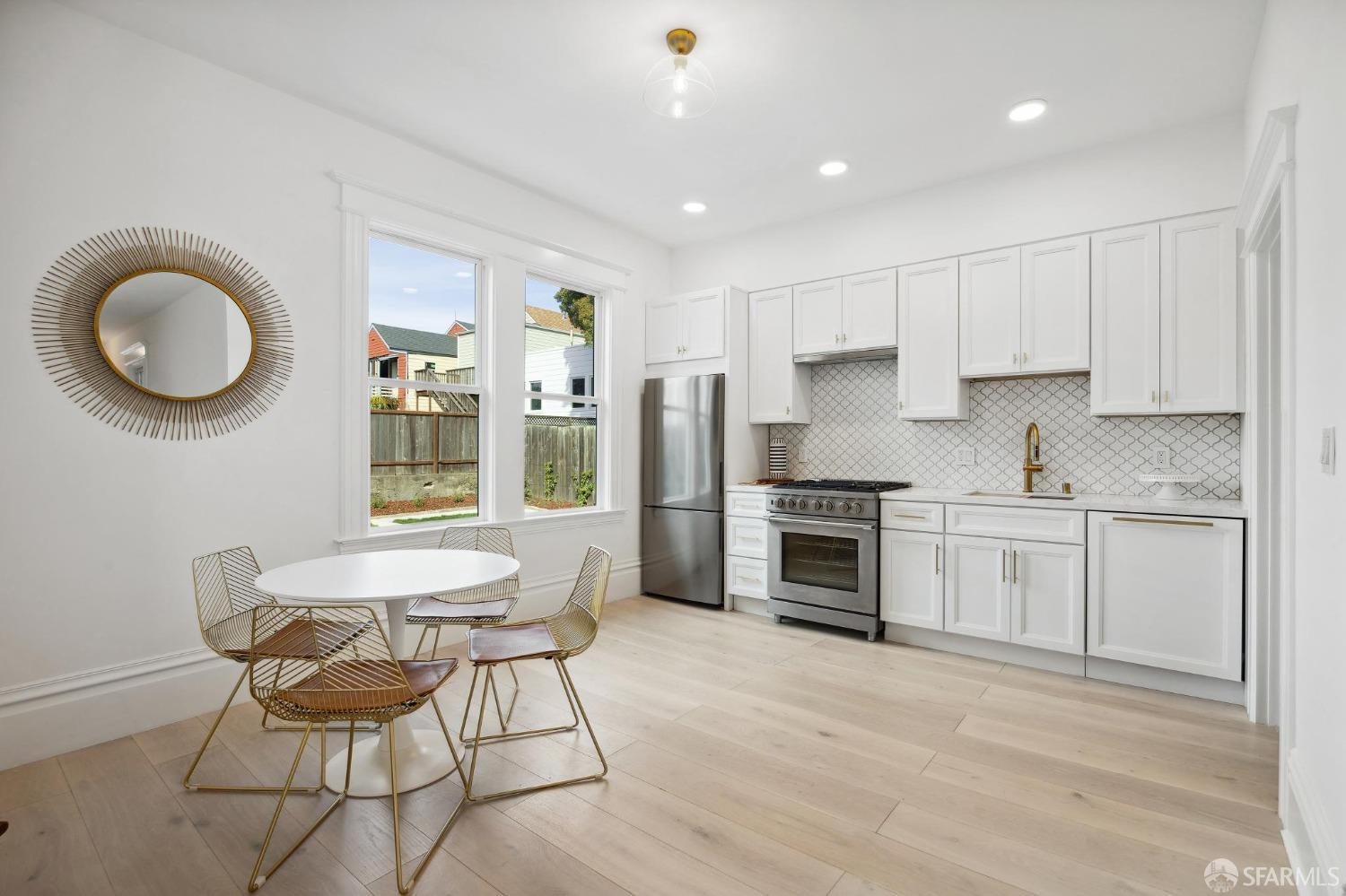 Detail Gallery Image 3 of 28 For 2930 25th St, San Francisco,  CA 94110 - 3 Beds | 2 Baths