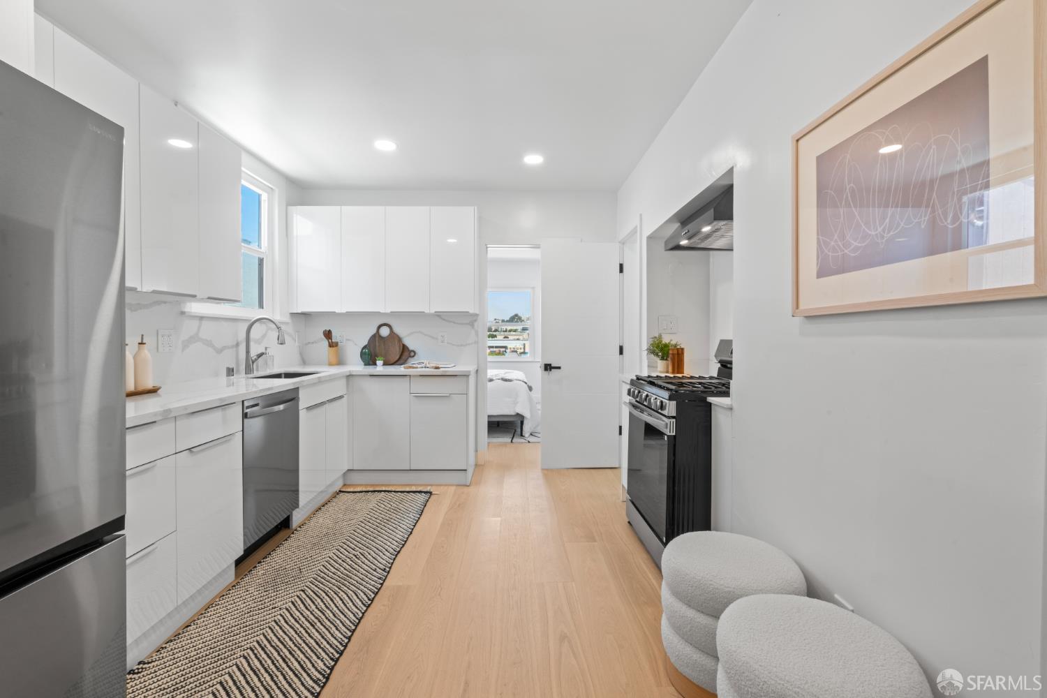 Detail Gallery Image 10 of 53 For 646 Paris St, San Francisco,  CA 94112 - 4 Beds | 2 Baths