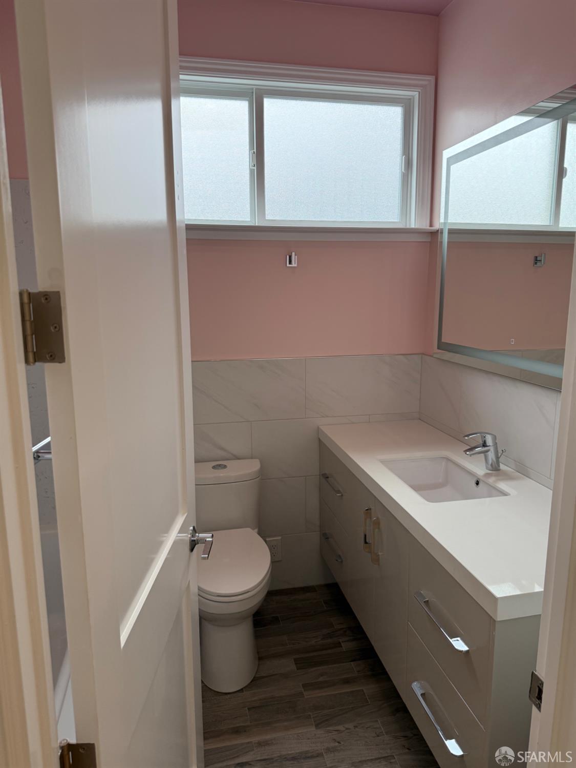Detail Gallery Image 13 of 19 For 2 Byron Ct, San Francisco,  CA 94112 - 4 Beds | 3/1 Baths