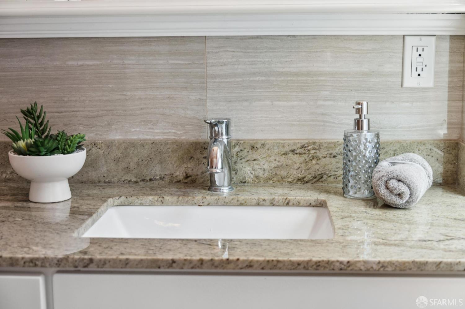 Detail Gallery Image 38 of 55 For 839 Cole St #839,  San Francisco,  CA 94117 - 2 Beds | 2 Baths