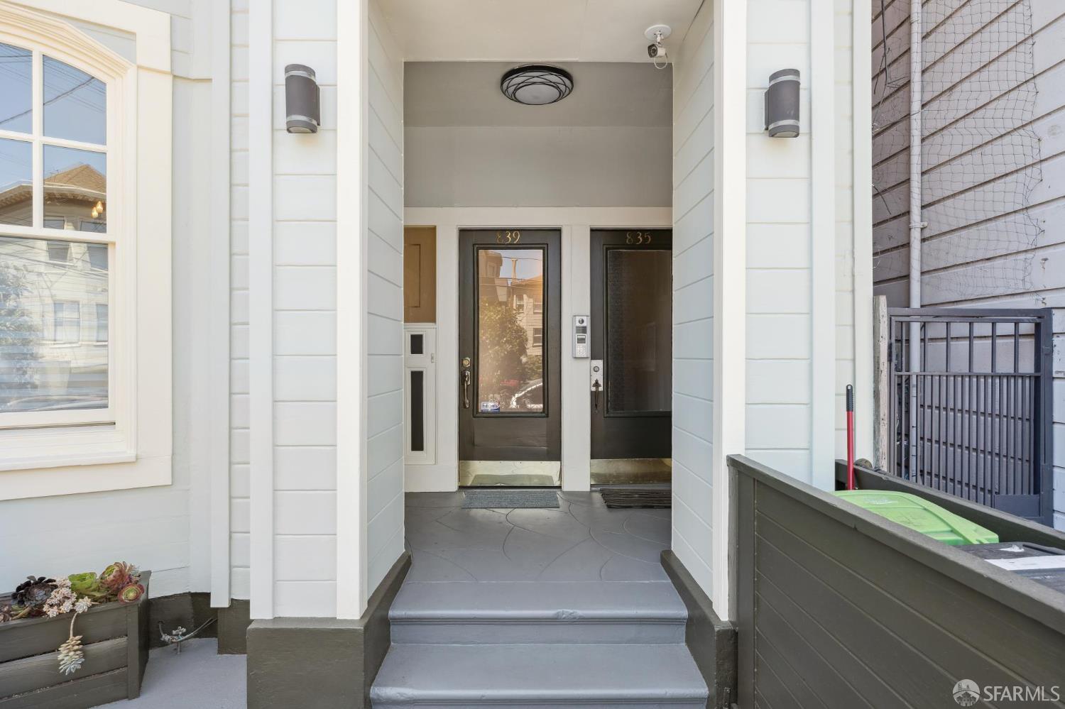 Detail Gallery Image 2 of 55 For 839 Cole St #839,  San Francisco,  CA 94117 - 2 Beds | 2 Baths