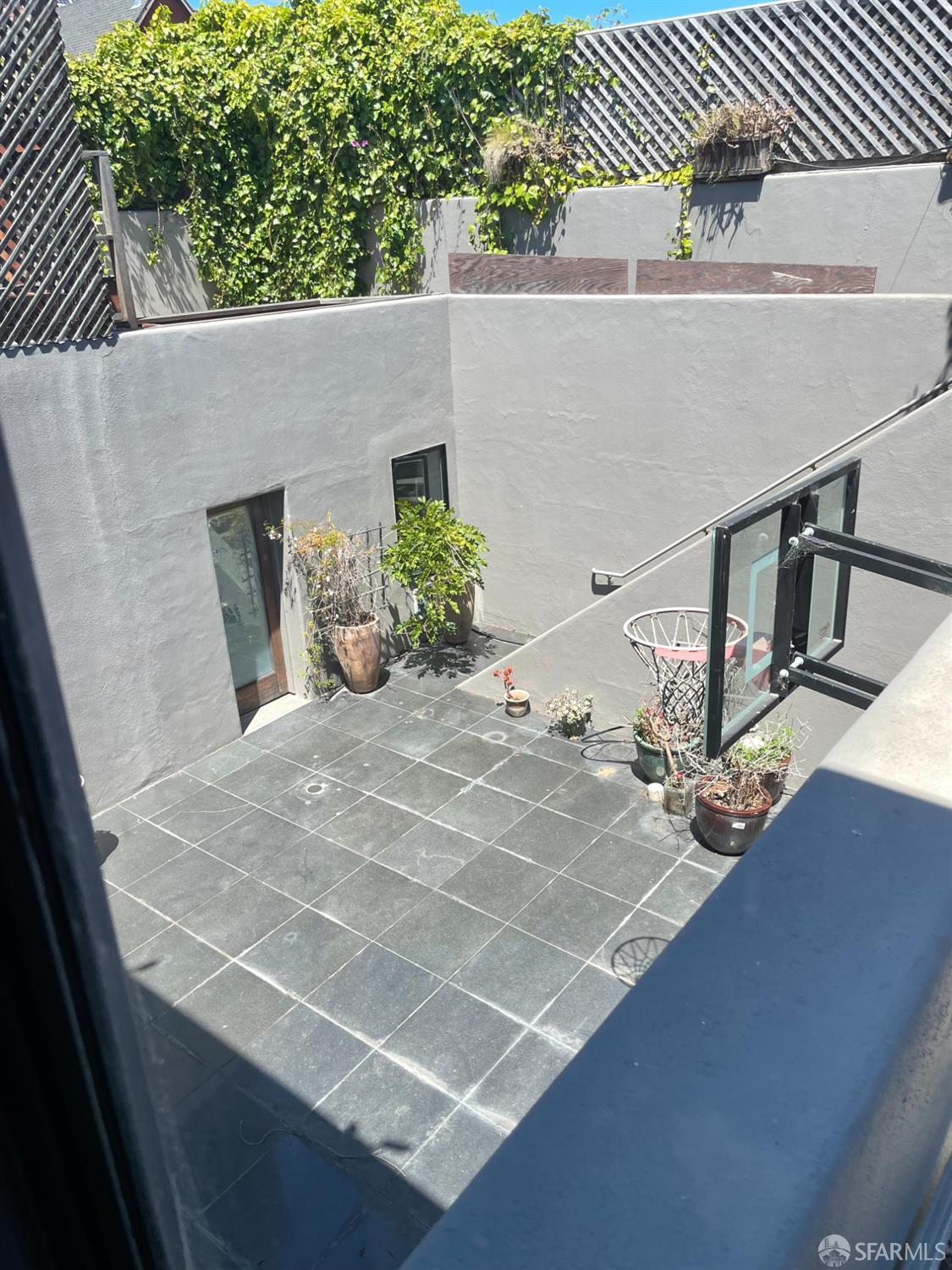 Detail Gallery Image 16 of 29 For 67 Belcher St, San Francisco,  CA 94114 - – Beds | – Baths