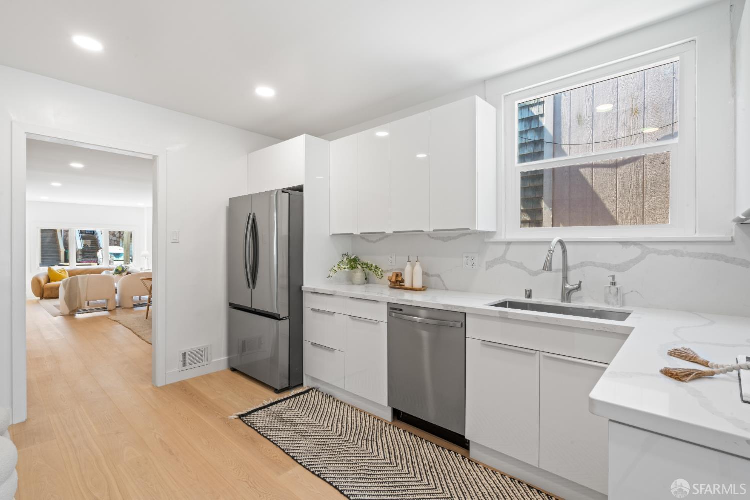 Detail Gallery Image 11 of 53 For 646 Paris St, San Francisco,  CA 94112 - 4 Beds | 2 Baths