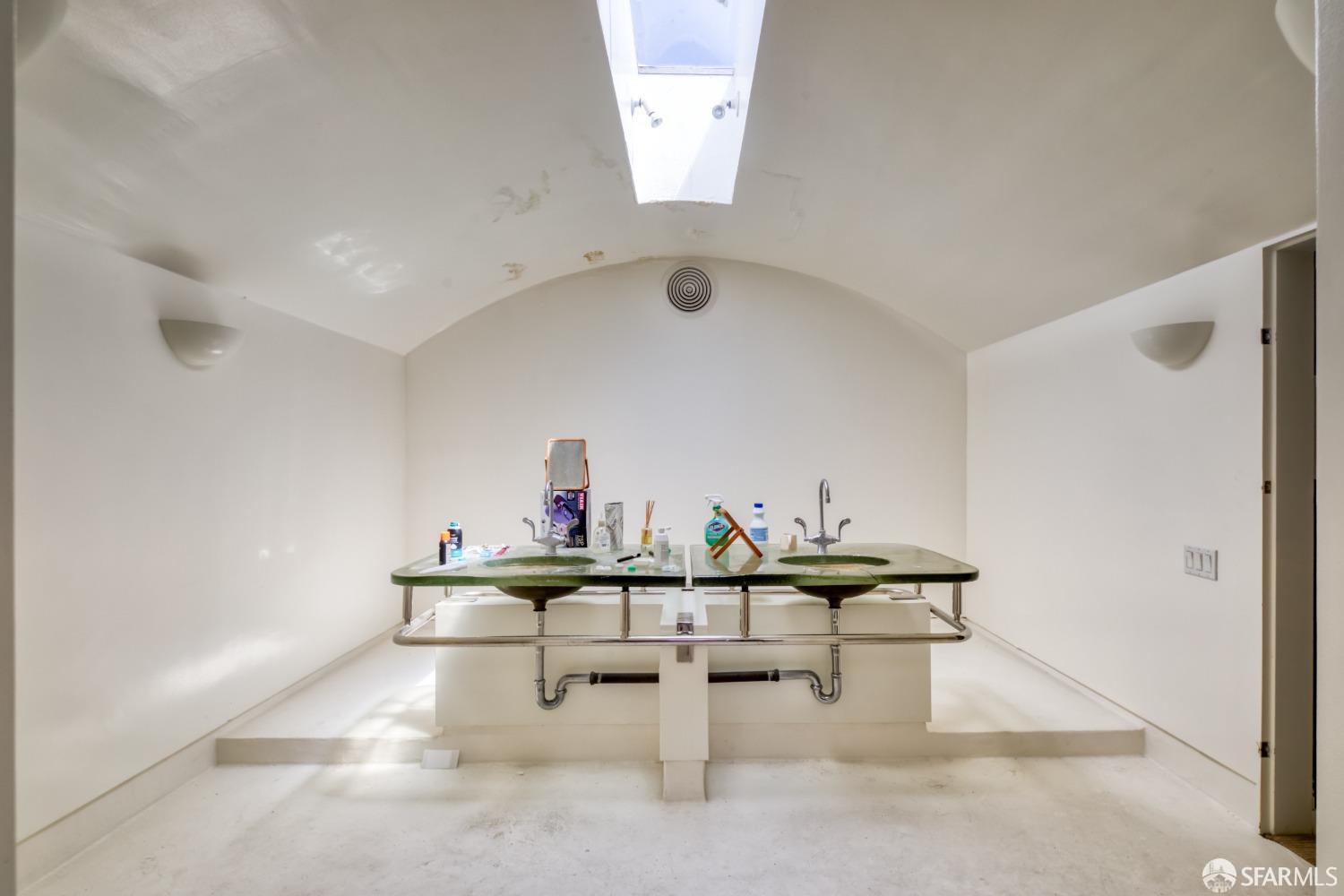 Detail Gallery Image 5 of 29 For 67 Belcher St, San Francisco,  CA 94114 - – Beds | – Baths