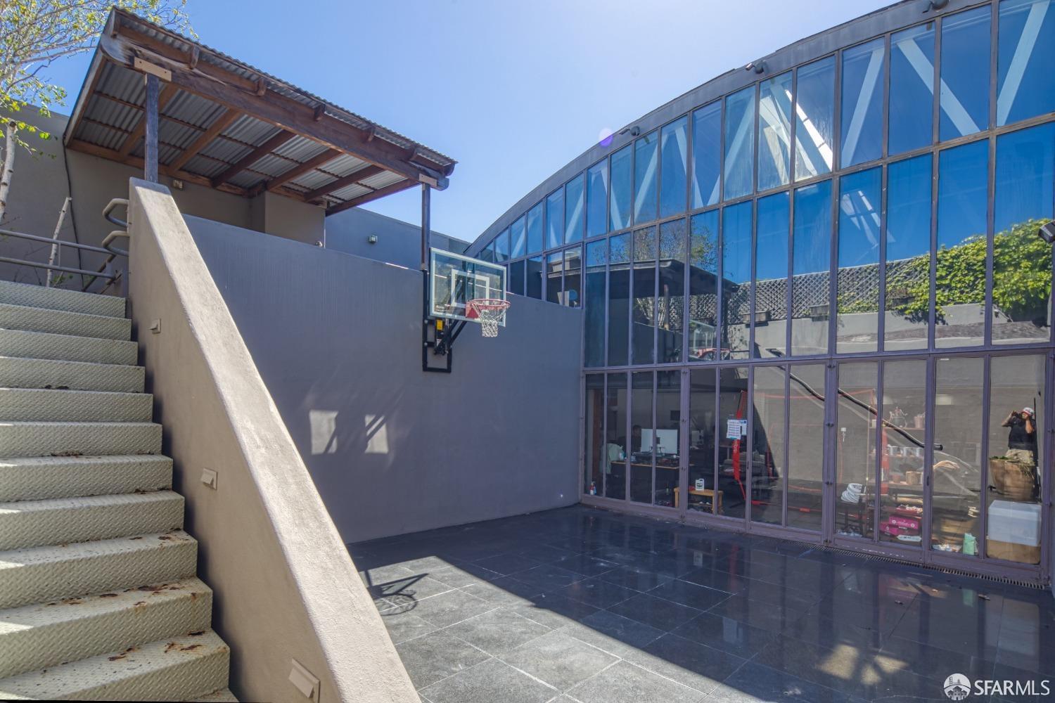 Detail Gallery Image 7 of 29 For 67 Belcher St, San Francisco,  CA 94114 - – Beds | – Baths