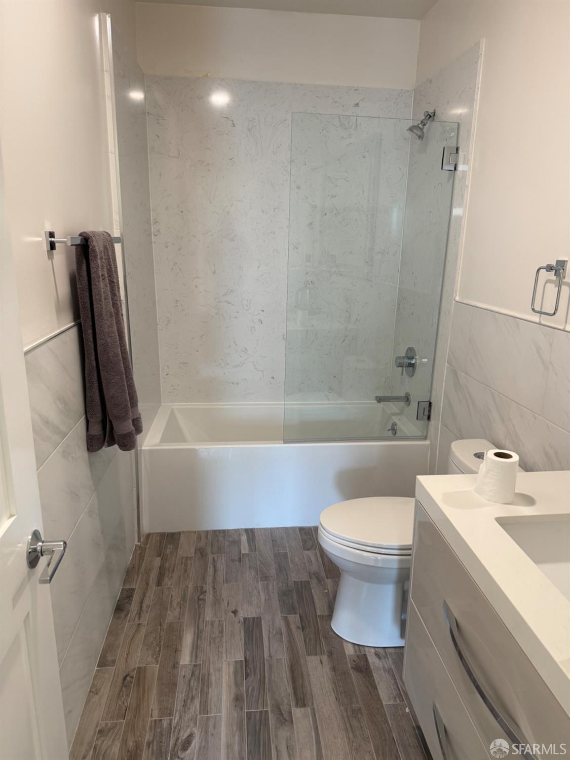 Detail Gallery Image 16 of 19 For 2 Byron Ct, San Francisco,  CA 94112 - 4 Beds | 3/1 Baths