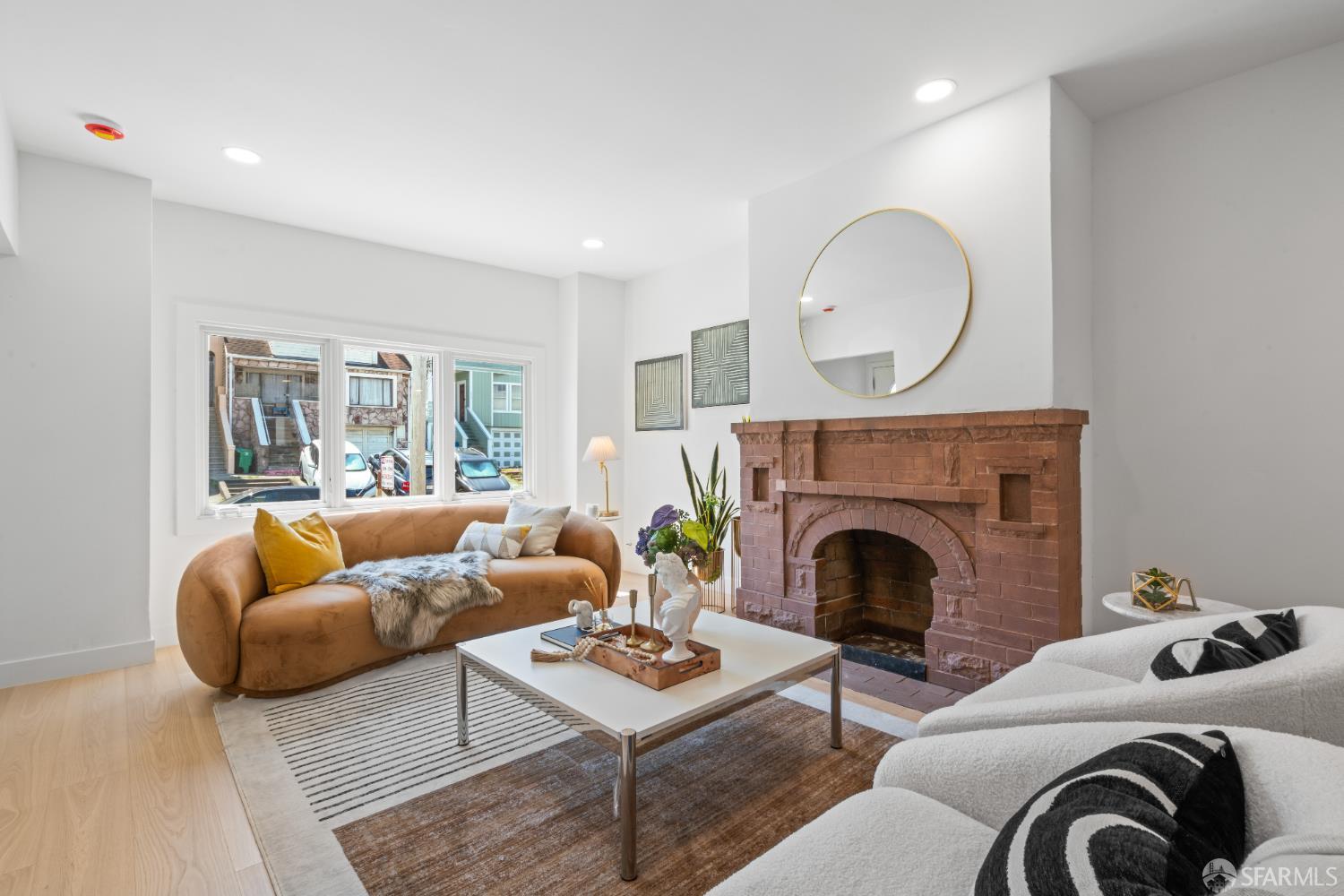 Detail Gallery Image 4 of 53 For 646 Paris St, San Francisco,  CA 94112 - 4 Beds | 2 Baths