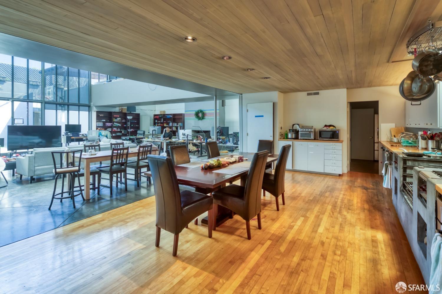 Detail Gallery Image 2 of 29 For 67 Belcher St, San Francisco,  CA 94114 - – Beds | – Baths