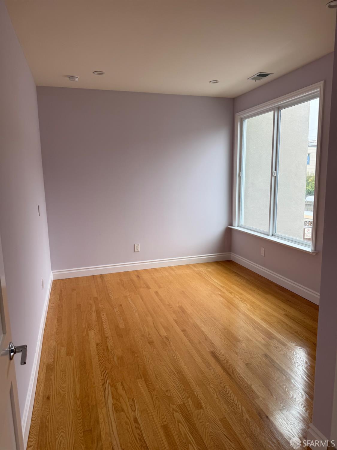 Detail Gallery Image 12 of 19 For 2 Byron Ct, San Francisco,  CA 94112 - 4 Beds | 3/1 Baths