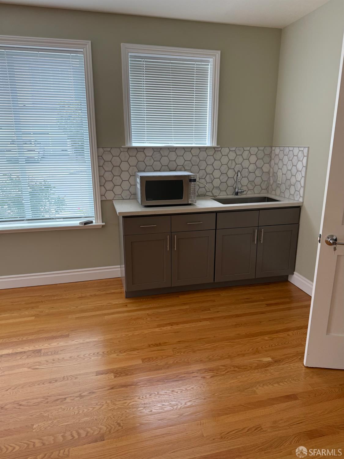Detail Gallery Image 5 of 19 For 2 Byron Ct, San Francisco,  CA 94112 - 4 Beds | 3/1 Baths
