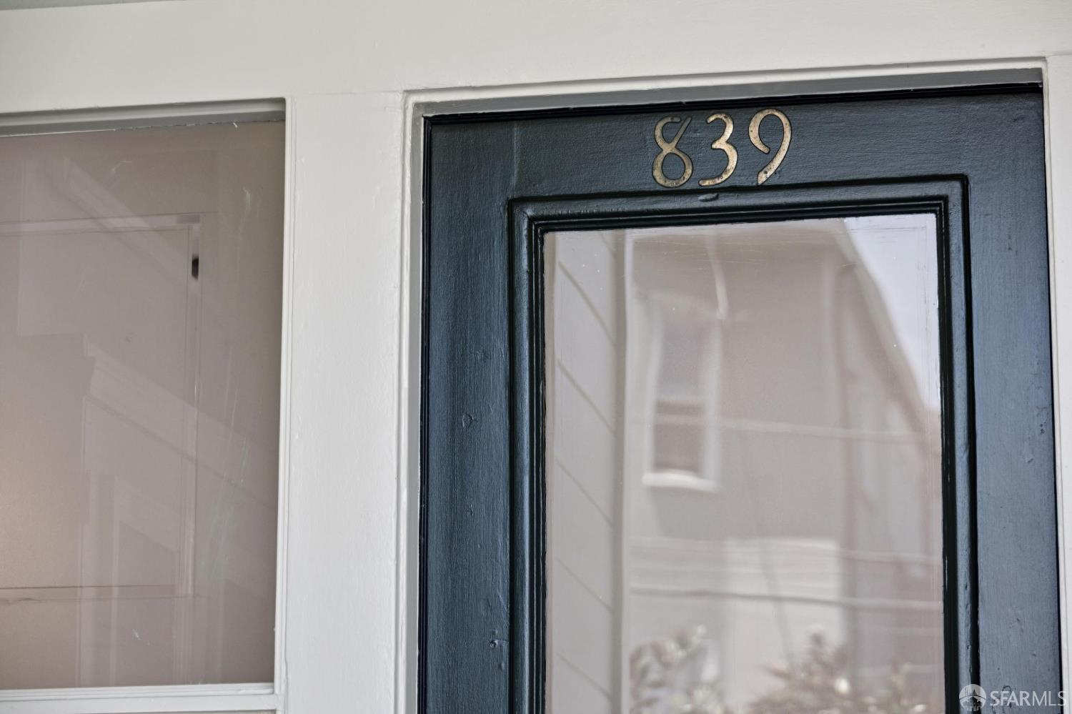 Detail Gallery Image 3 of 55 For 839 Cole St #839,  San Francisco,  CA 94117 - 2 Beds | 2 Baths
