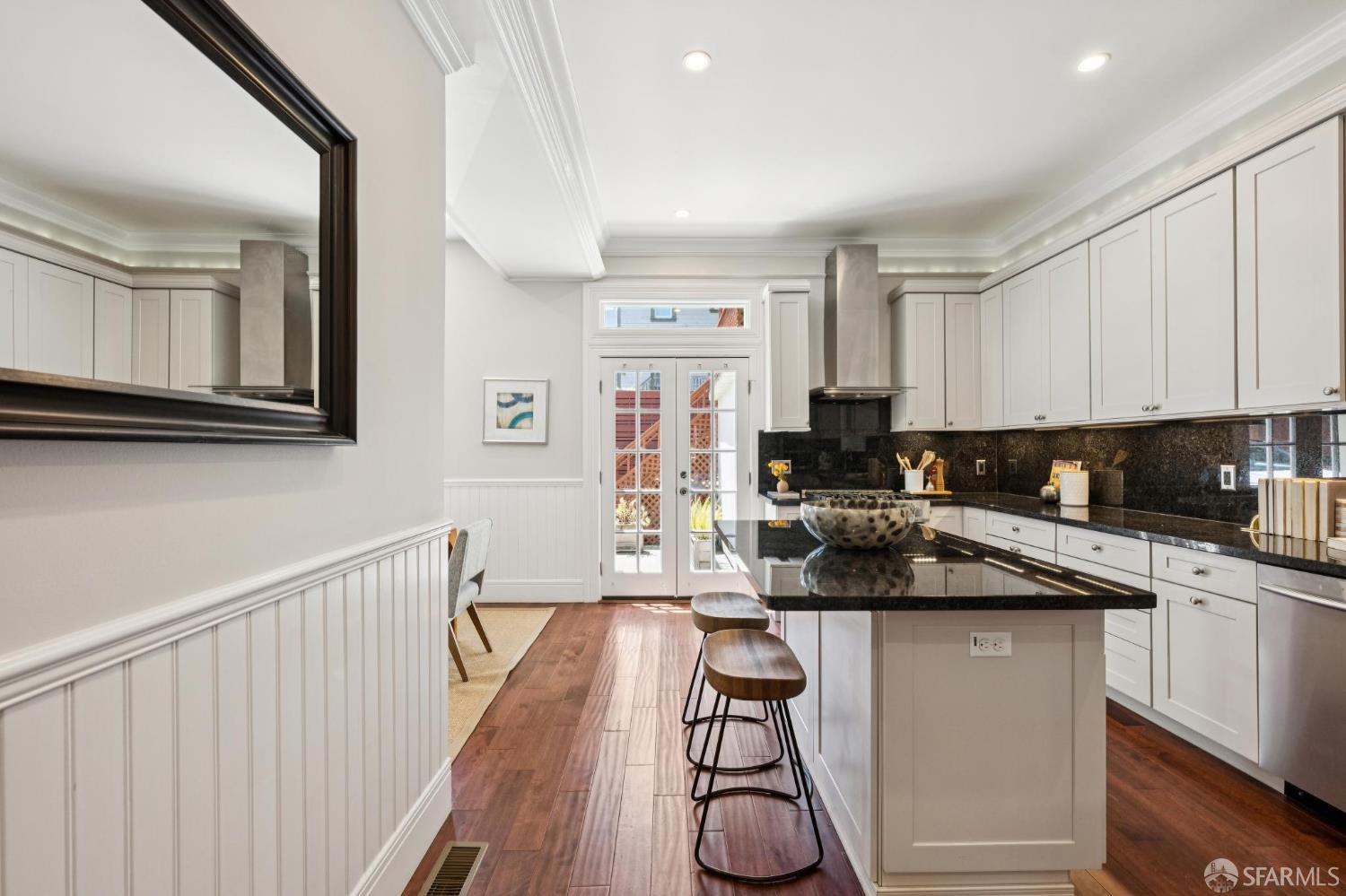 Detail Gallery Image 14 of 55 For 839 Cole St #839,  San Francisco,  CA 94117 - 2 Beds | 2 Baths