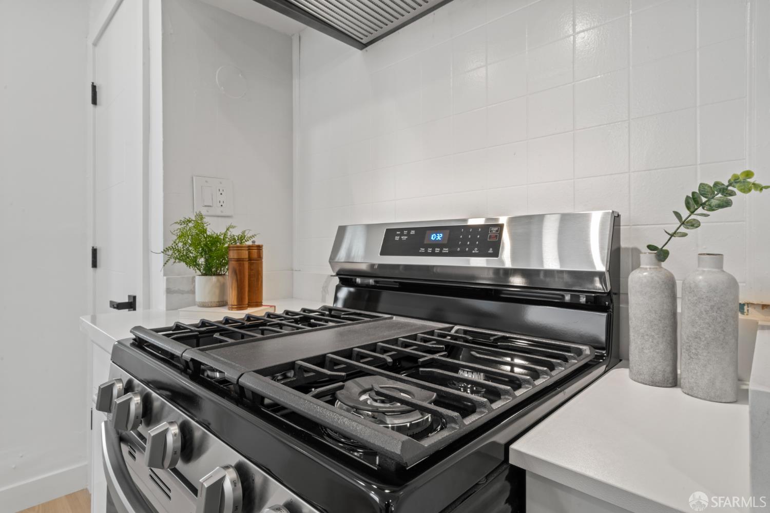 Detail Gallery Image 13 of 53 For 646 Paris St, San Francisco,  CA 94112 - 4 Beds | 2 Baths