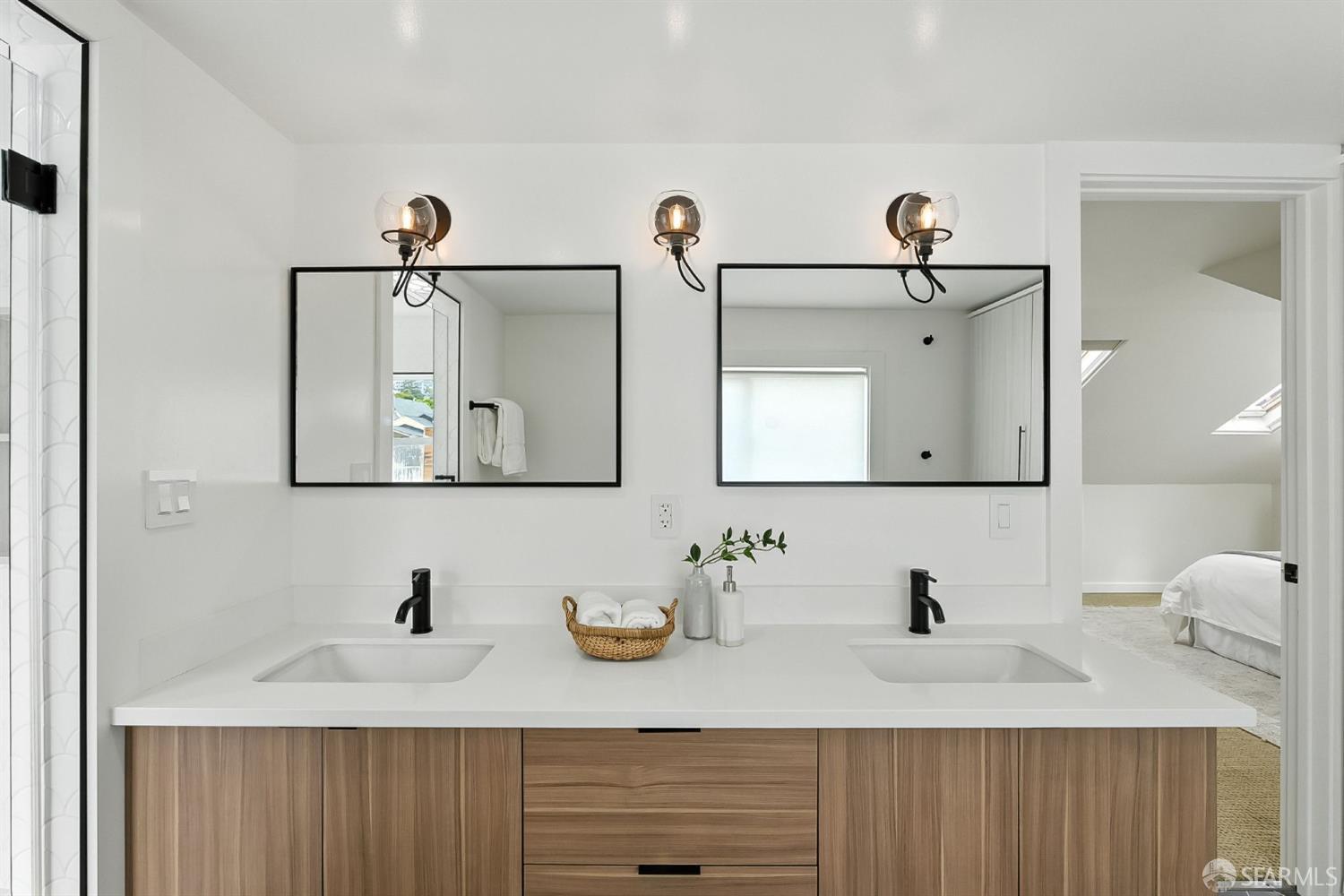 Detail Gallery Image 23 of 26 For 2152 15th St, San Francisco,  CA 94114 - 2 Beds | 2 Baths