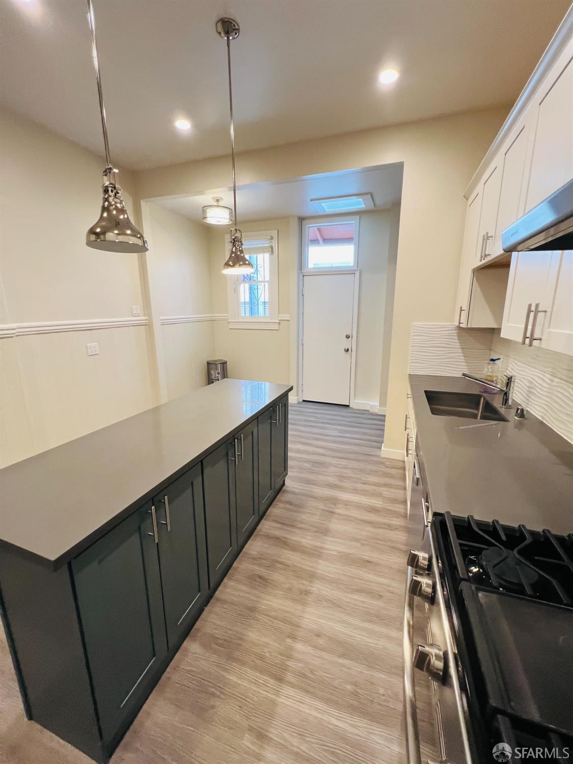 Detail Gallery Image 4 of 18 For 3289 22nd St, San Francisco,  CA 94110 - 3 Beds | 2 Baths