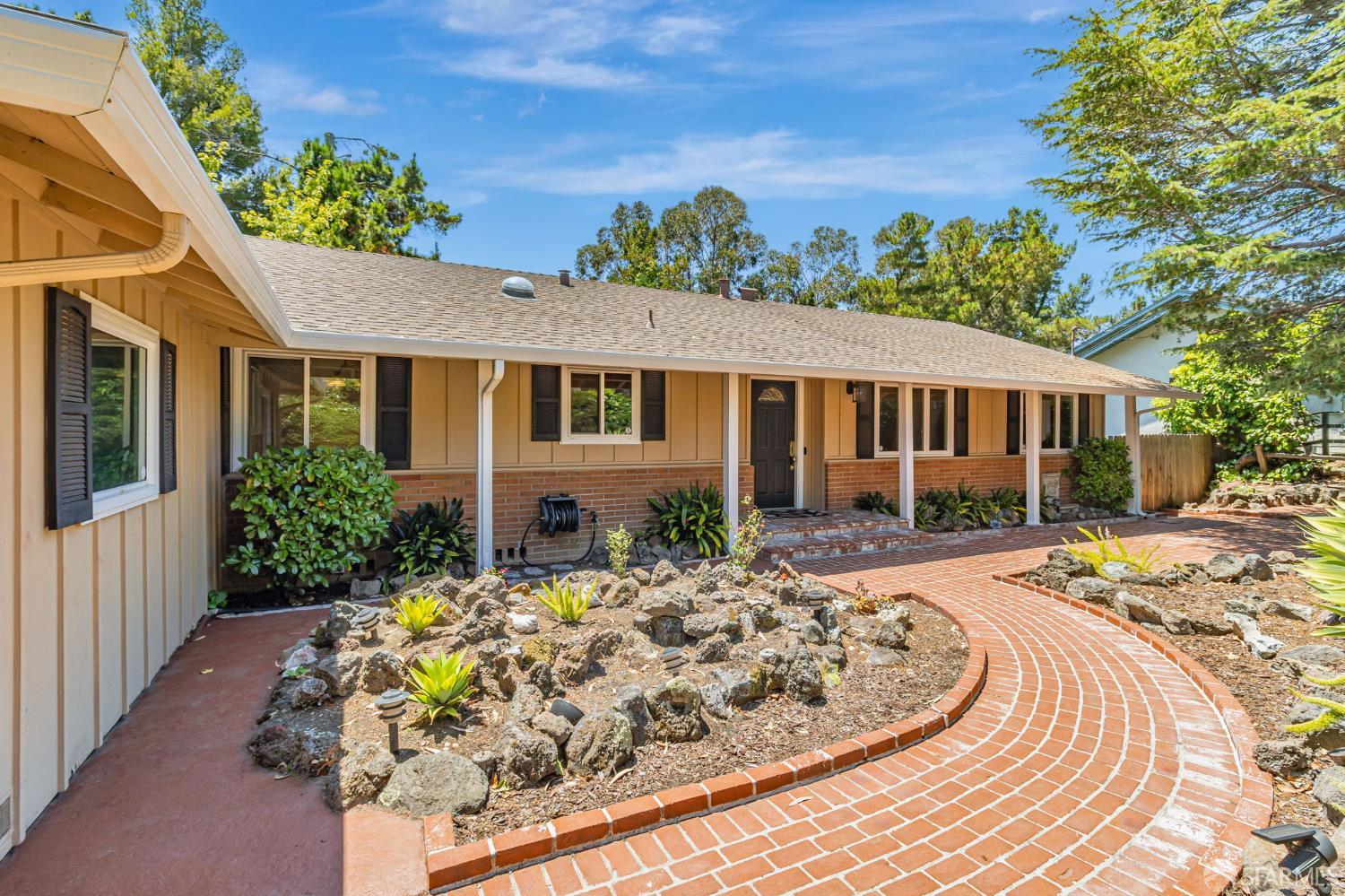 Detail Gallery Image 2 of 84 For 1426 Bel Aire Rd, San Mateo,  CA 94402 - 3 Beds | 3 Baths