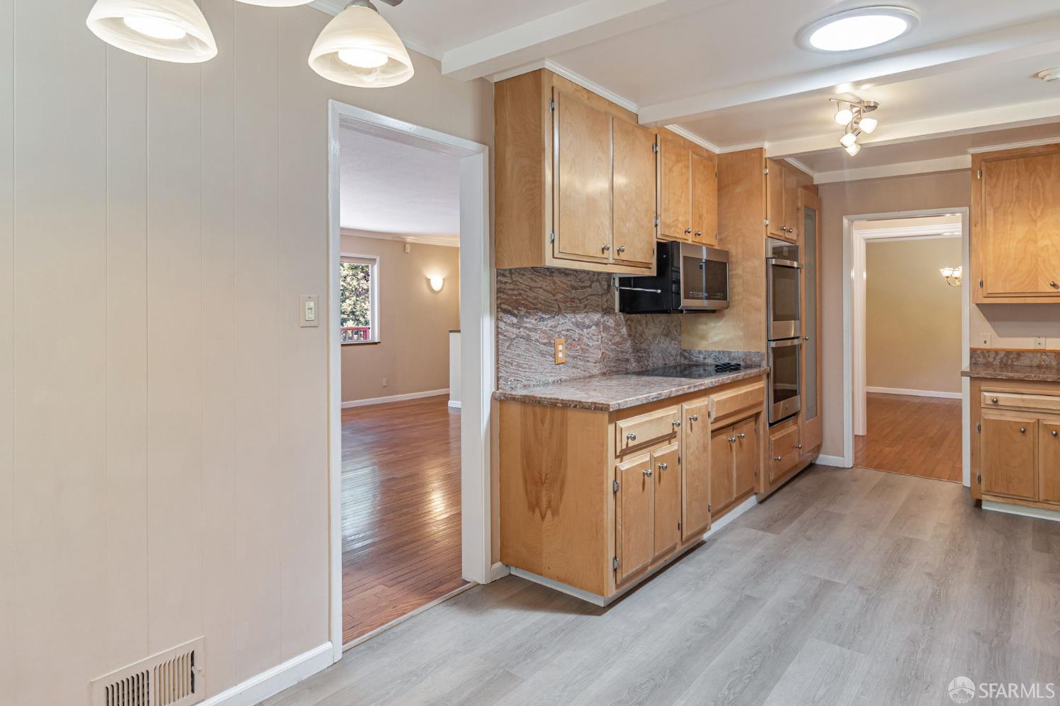 Detail Gallery Image 15 of 84 For 1426 Bel Aire Rd, San Mateo,  CA 94402 - 3 Beds | 3 Baths