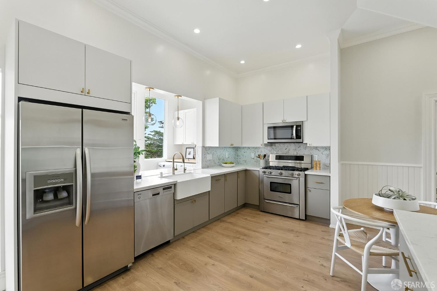 Detail Gallery Image 9 of 26 For 2152 15th St, San Francisco,  CA 94114 - 2 Beds | 2 Baths