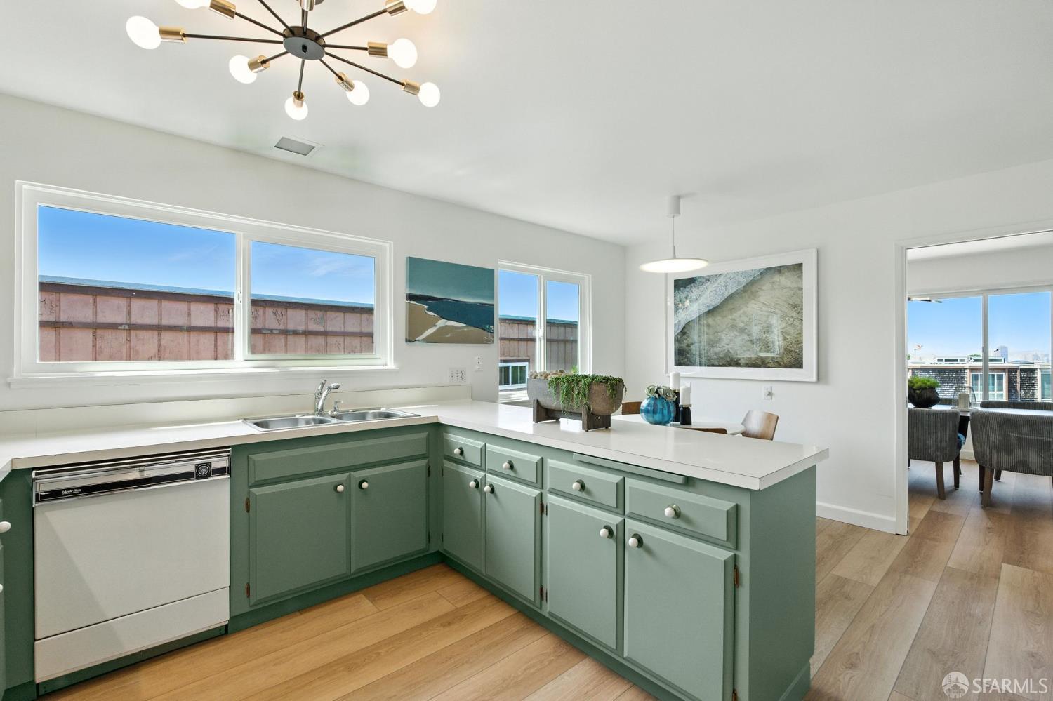 Detail Gallery Image 10 of 48 For 2 Ora Way, San Francisco,  CA 94131 - 3 Beds | 2 Baths