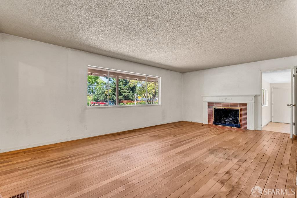Detail Gallery Image 5 of 51 For 130 Pleasant View Dr, Pleasant Hill,  CA 94523 - 3 Beds | 1/1 Baths