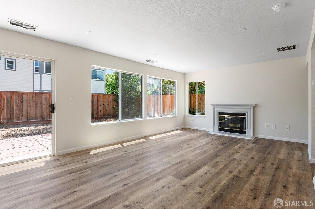 Detail Gallery Image 9 of 25 For 5124 Longdale Ct, Antioch,  CA 94531 - 3 Beds | 2/1 Baths