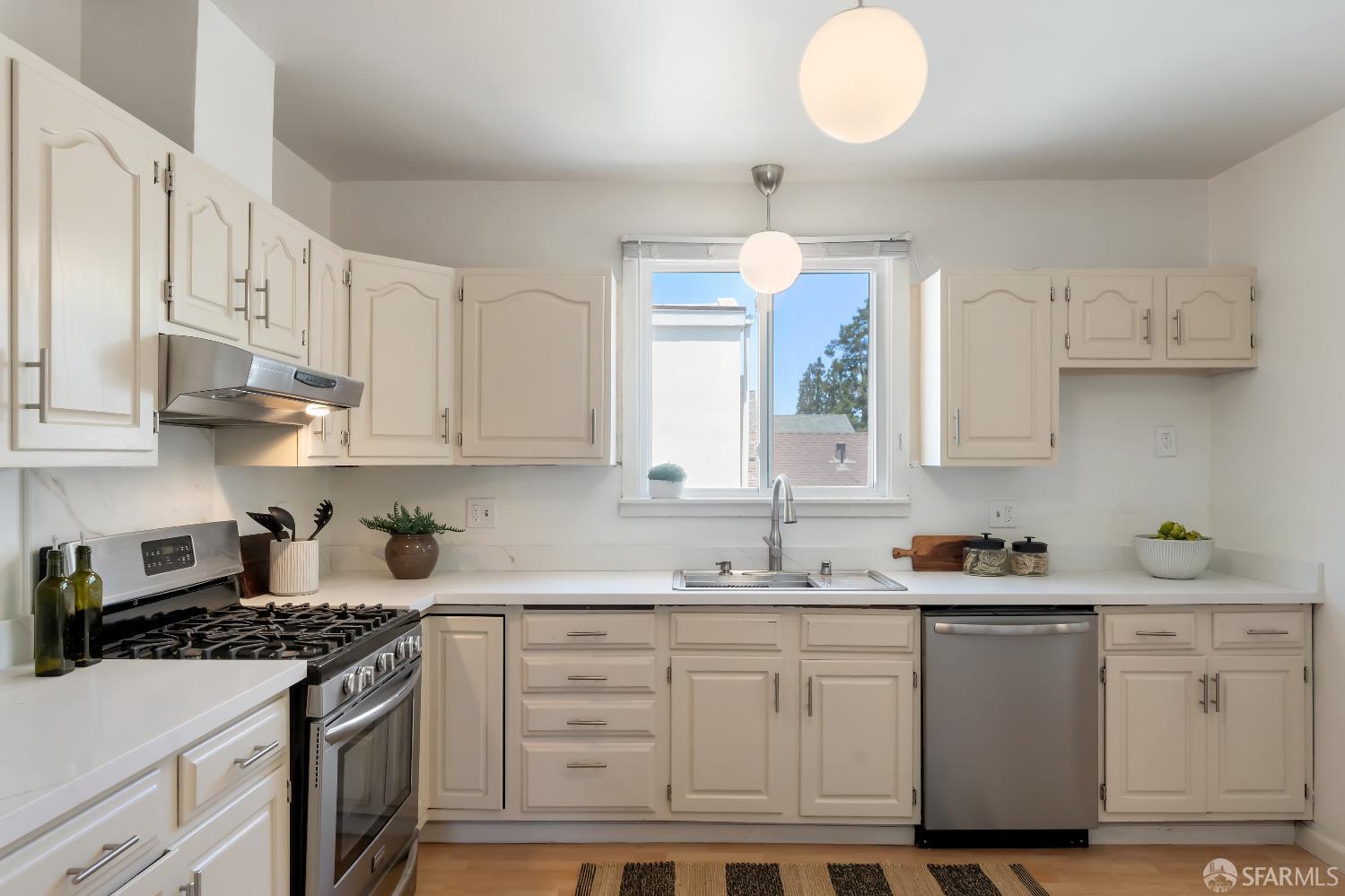 Detail Gallery Image 16 of 59 For 1475 Stannage Ave, Berkeley,  CA 94702 - 5 Beds | 2 Baths
