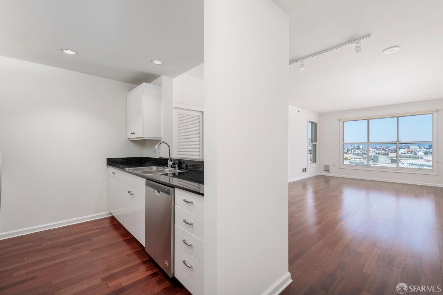 Photo #7: 425058022 Listing: Photo #7