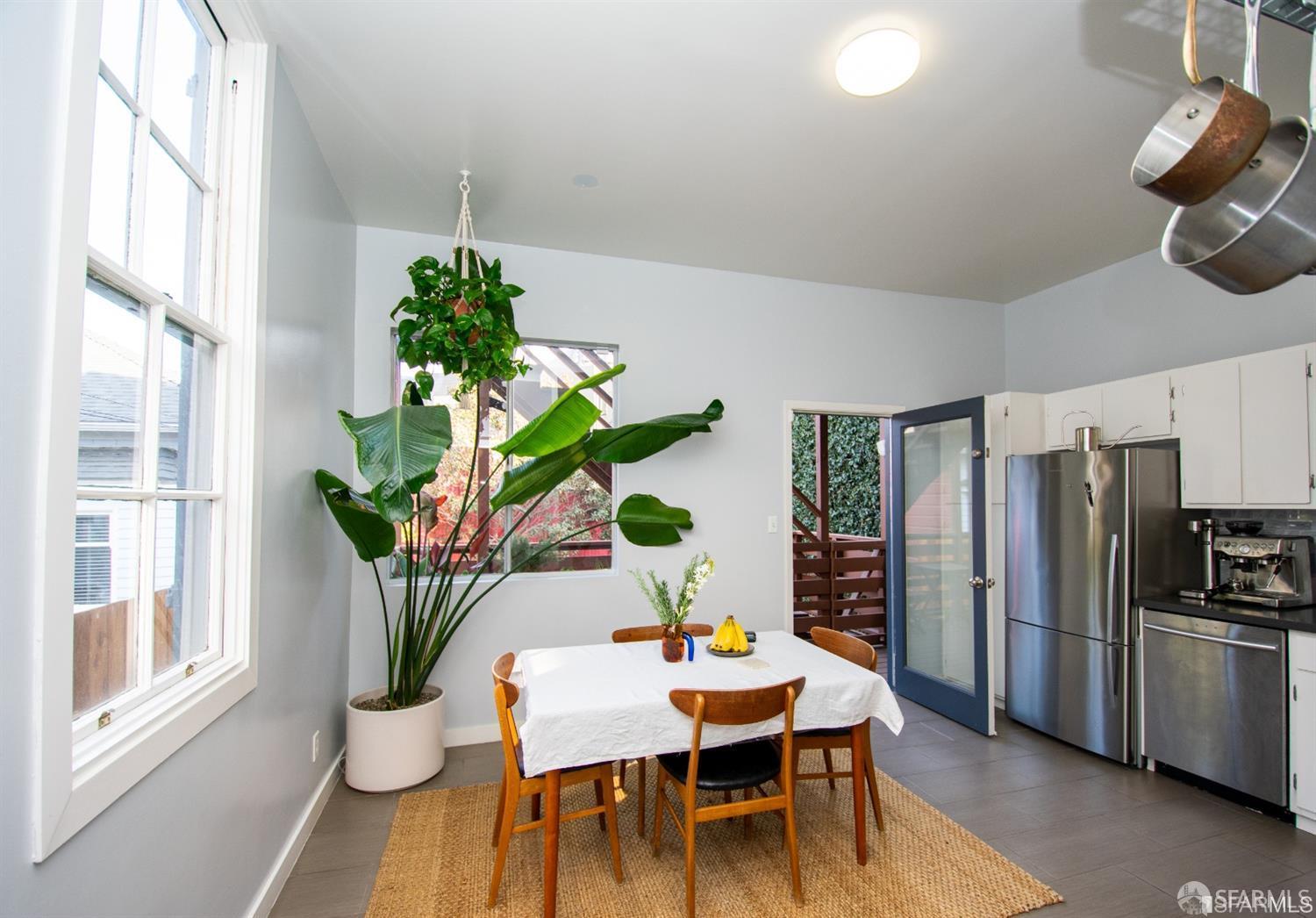 Detail Gallery Image 3 of 16 For 925 Treat Ave, San Francisco,  CA 94110 - 2 Beds | 1 Baths