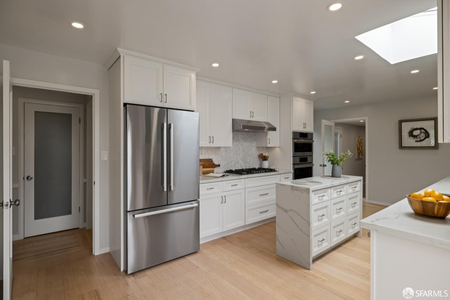 Detail Gallery Image 7 of 22 For 2955 Ocean Ave, San Francisco,  CA 94132 - 4 Beds | 3 Baths
