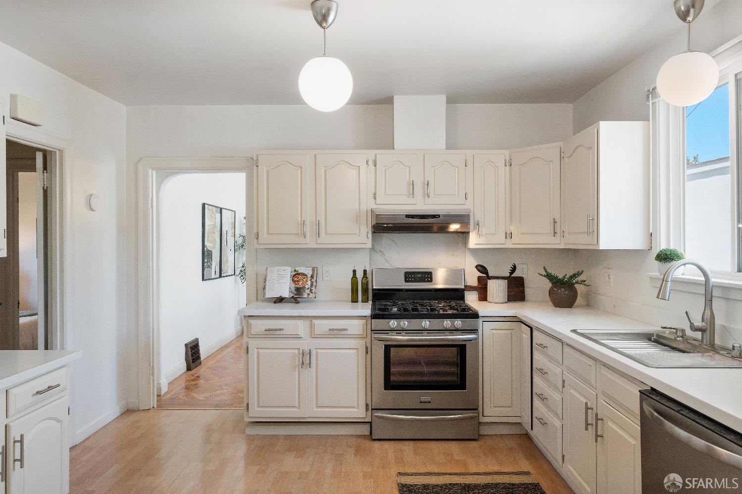 Detail Gallery Image 17 of 59 For 1475 Stannage Ave, Berkeley,  CA 94702 - 5 Beds | 2 Baths