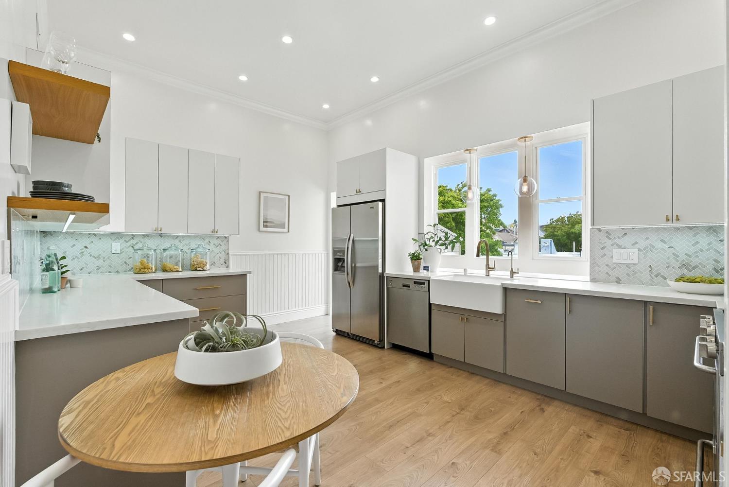 Detail Gallery Image 6 of 26 For 2152 15th St, San Francisco,  CA 94114 - 2 Beds | 2 Baths