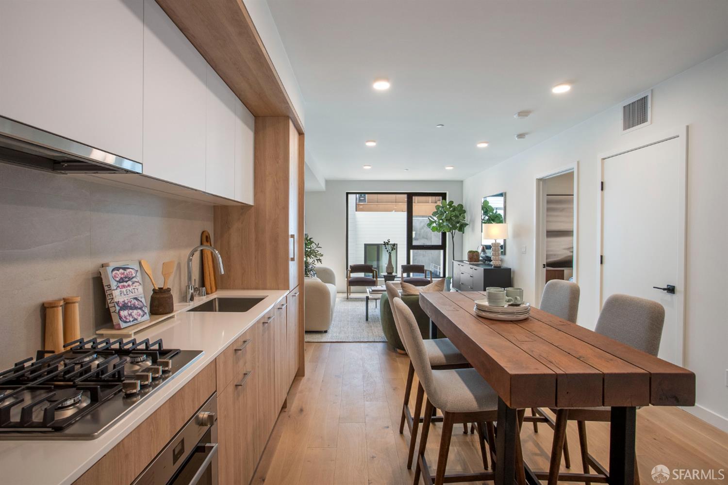 Detail Gallery Image 2 of 17 For 915 North Point St #G2,  San Francisco,  CA 94109 - 2 Beds | 2 Baths