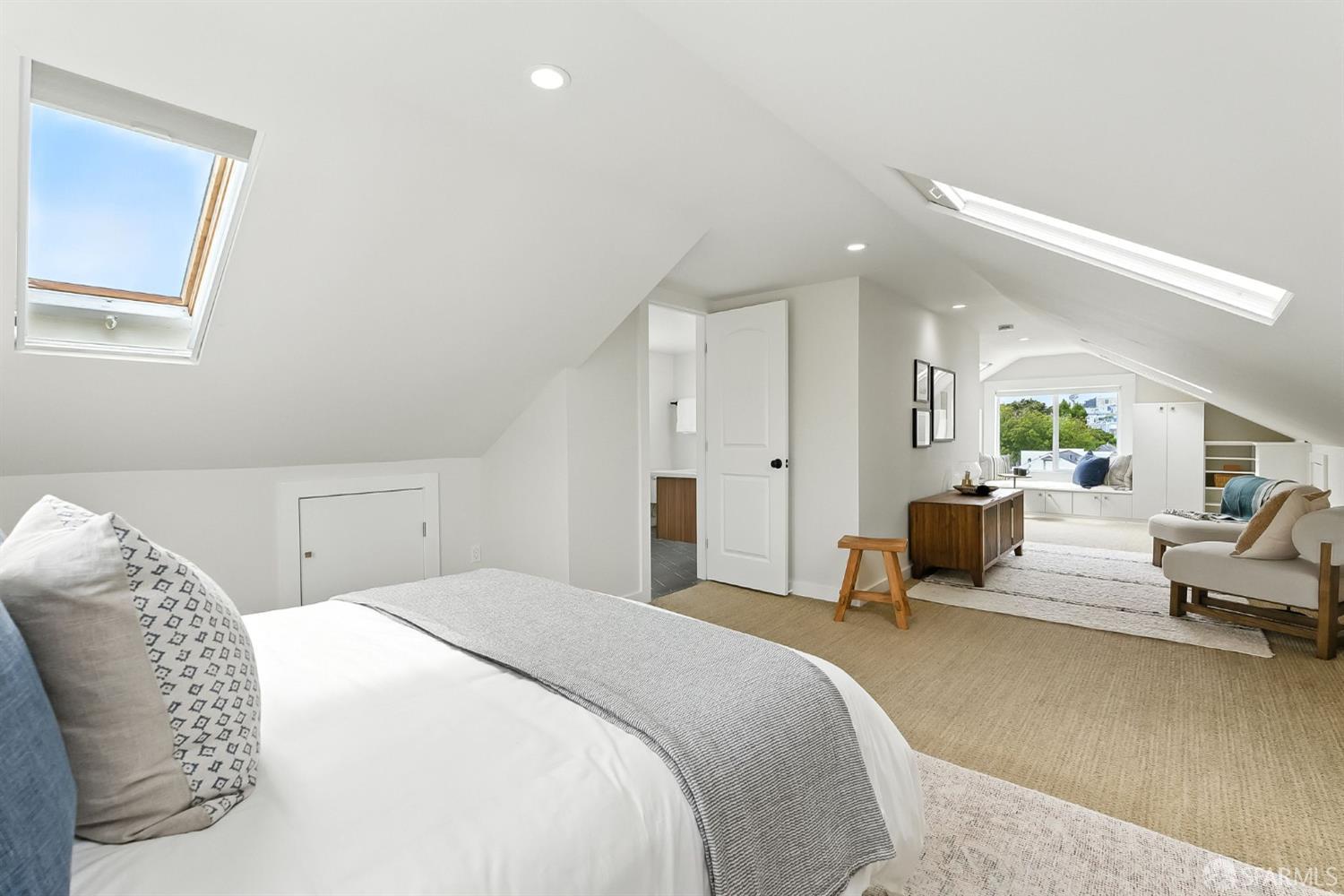Detail Gallery Image 19 of 26 For 2152 15th St, San Francisco,  CA 94114 - 2 Beds | 2 Baths