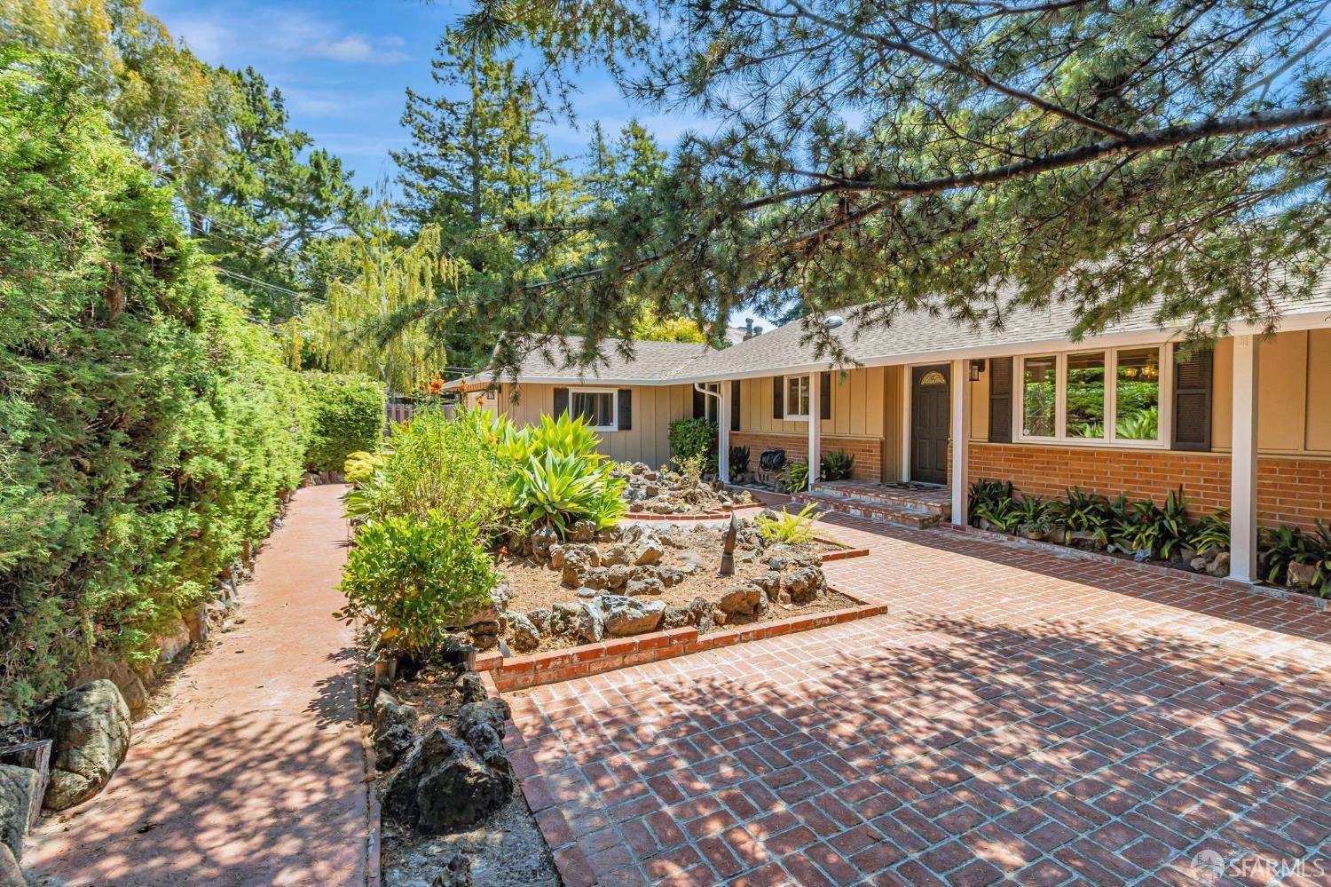 Detail Gallery Image 3 of 84 For 1426 Bel Aire Rd, San Mateo,  CA 94402 - 3 Beds | 3 Baths
