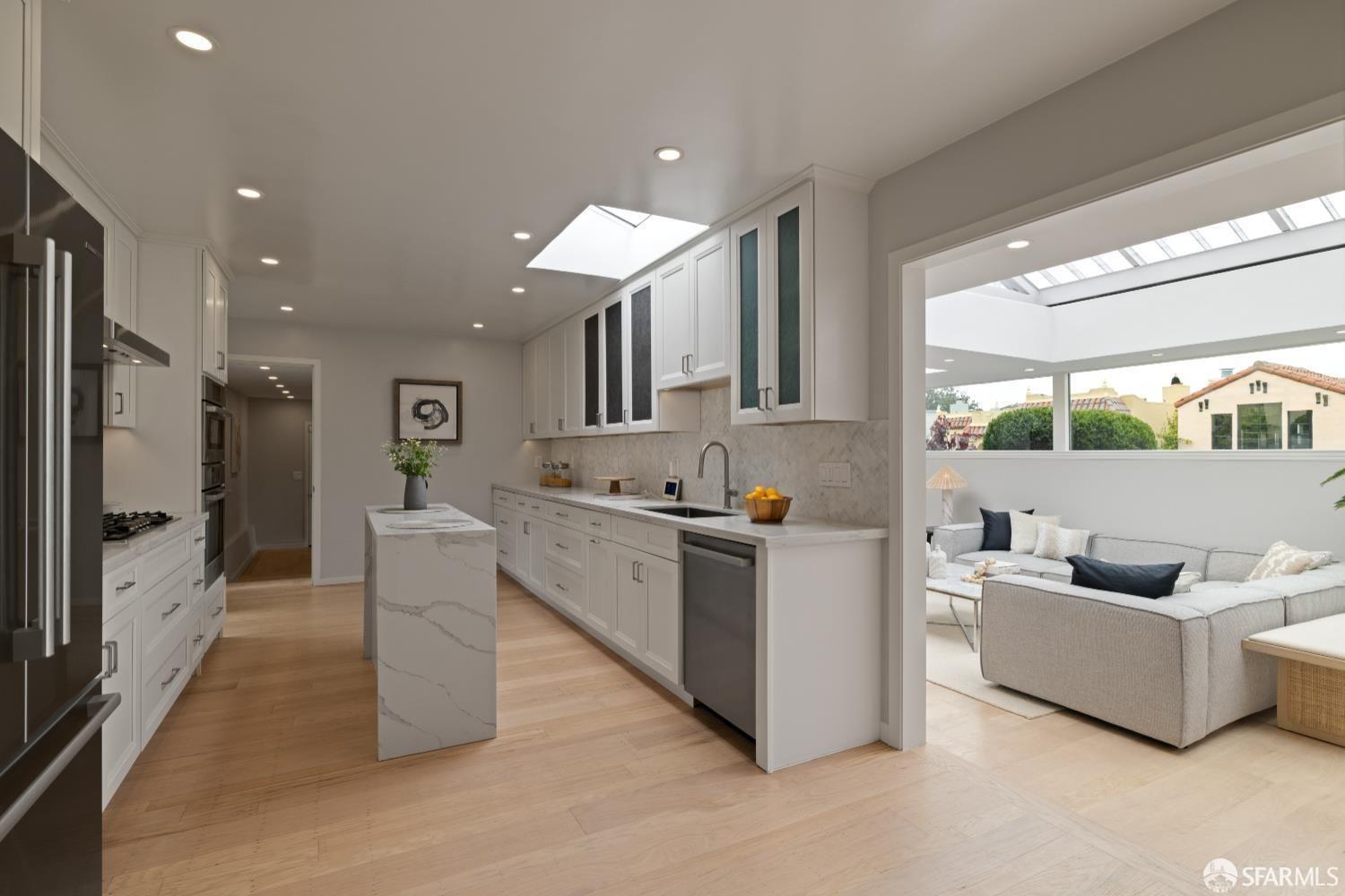 Detail Gallery Image 6 of 22 For 2955 Ocean Ave, San Francisco,  CA 94132 - 4 Beds | 3 Baths