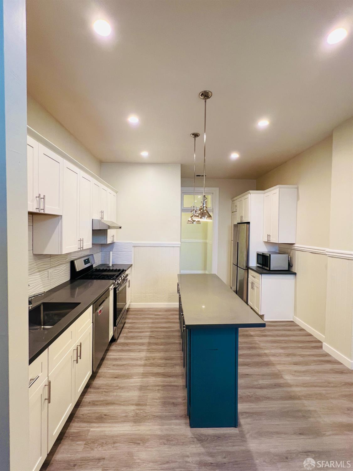 Detail Gallery Image 3 of 18 For 3289 22nd St, San Francisco,  CA 94110 - 3 Beds | 2 Baths