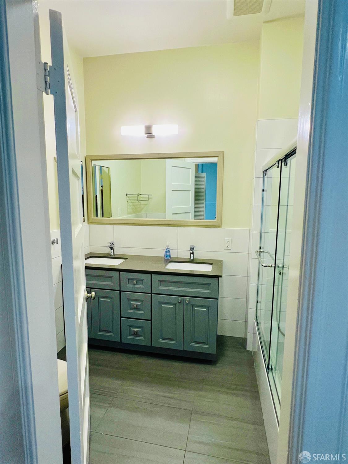 Detail Gallery Image 7 of 18 For 3289 22nd St, San Francisco,  CA 94110 - 3 Beds | 2 Baths