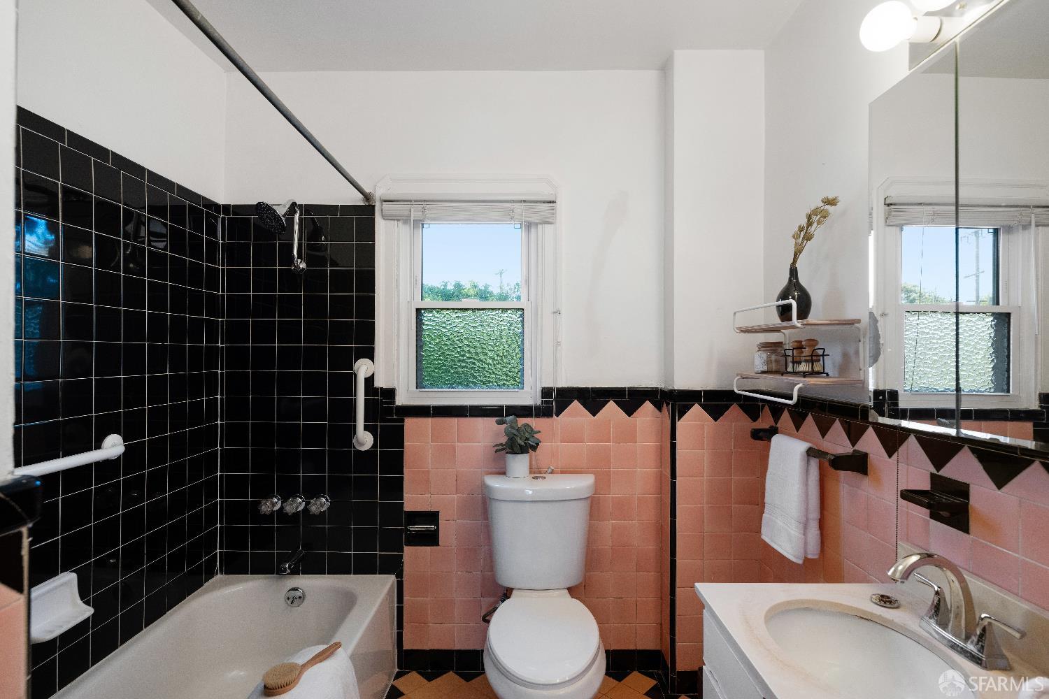 Detail Gallery Image 26 of 59 For 1475 Stannage Ave, Berkeley,  CA 94702 - 5 Beds | 2 Baths