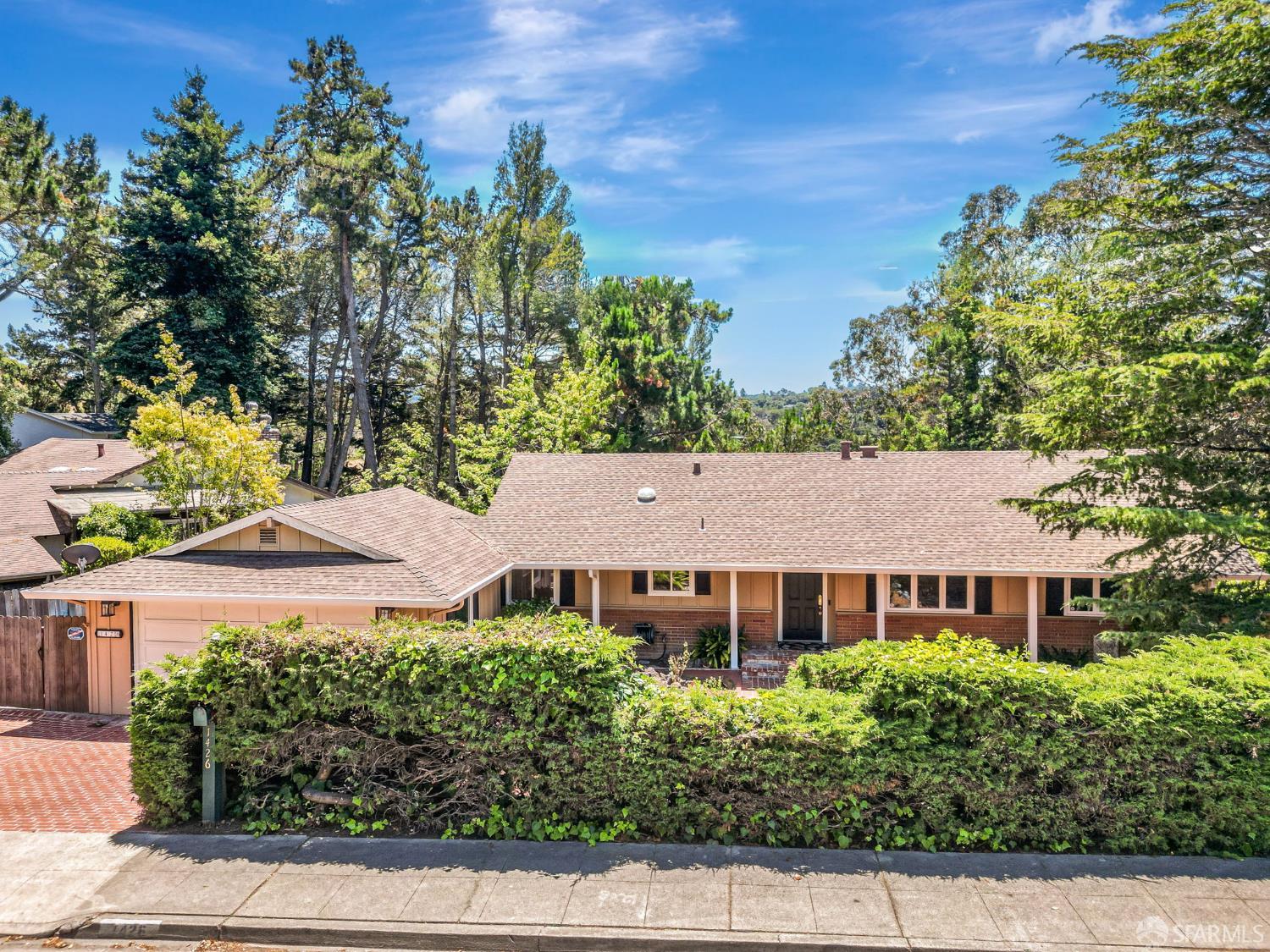Detail Gallery Image 4 of 84 For 1426 Bel Aire Rd, San Mateo,  CA 94402 - 3 Beds | 3 Baths