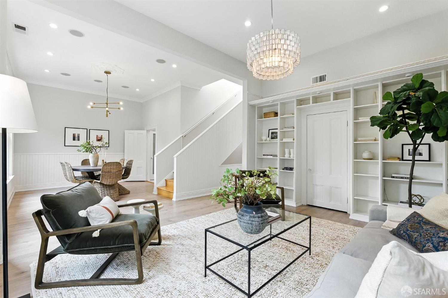Detail Gallery Image 5 of 26 For 2152 15th St, San Francisco,  CA 94114 - 2 Beds | 2 Baths