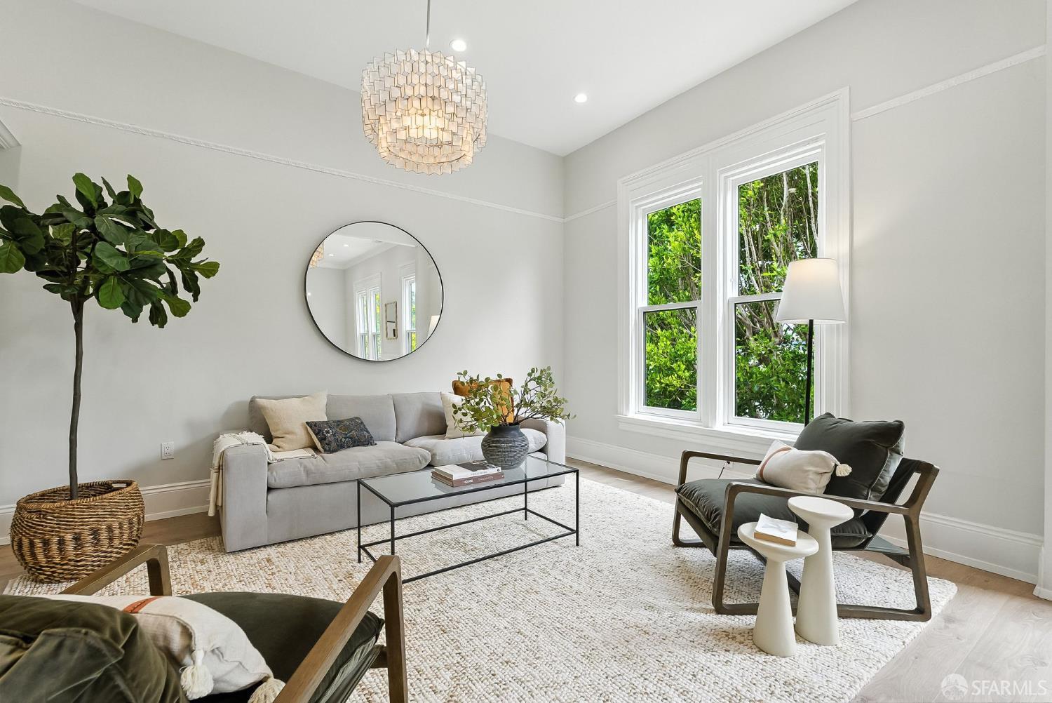 Detail Gallery Image 3 of 26 For 2152 15th St, San Francisco,  CA 94114 - 2 Beds | 2 Baths