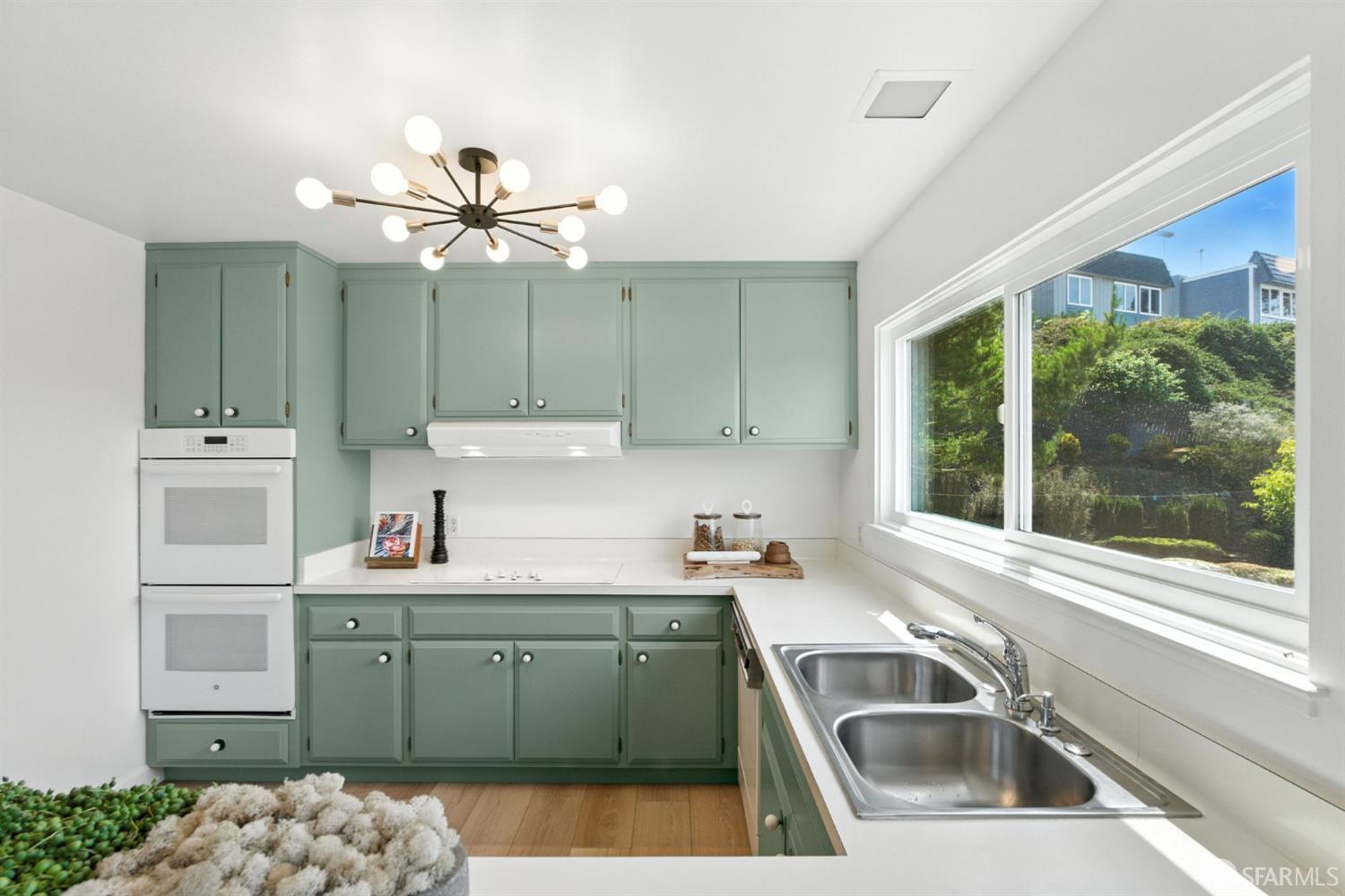 Detail Gallery Image 11 of 48 For 2 Ora Way, San Francisco,  CA 94131 - 3 Beds | 2 Baths