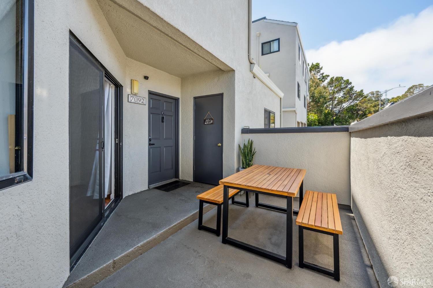 Detail Gallery Image 4 of 56 For 1 Appian Way #709-2,  South San Francisco,  CA 94080 - 3 Beds | 2 Baths