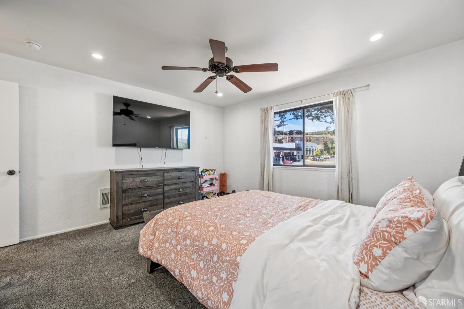 Detail Gallery Image 35 of 56 For 1 Appian Way #709-2,  South San Francisco,  CA 94080 - 3 Beds | 2 Baths