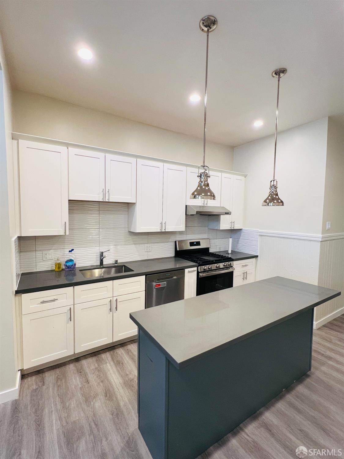 Detail Gallery Image 2 of 18 For 3289 22nd St, San Francisco,  CA 94110 - 3 Beds | 2 Baths