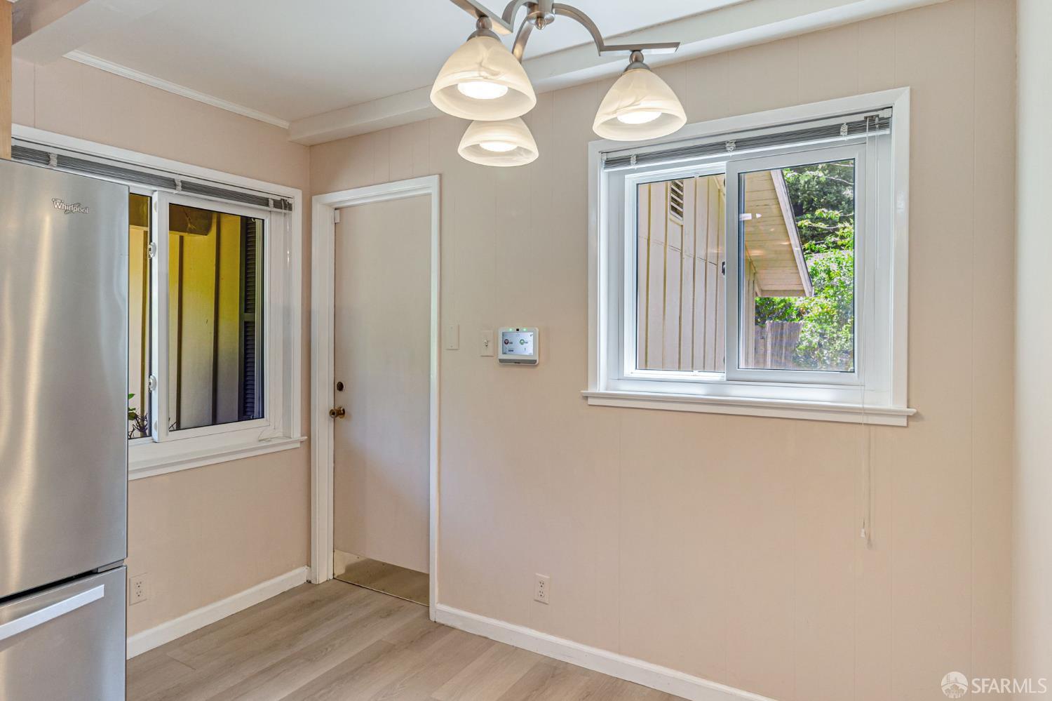 Detail Gallery Image 16 of 84 For 1426 Bel Aire Rd, San Mateo,  CA 94402 - 3 Beds | 3 Baths